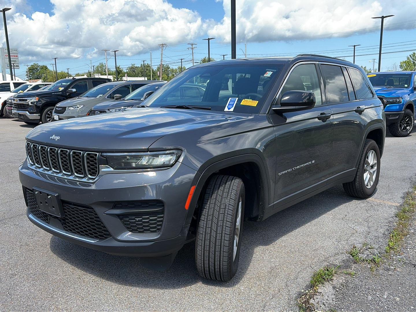 Used 2026 Baltic Gray Metallic Clearcoat Jeep Laredo X image 4