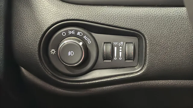 Used 2022 Colorado Red Jeep Latitude image 29