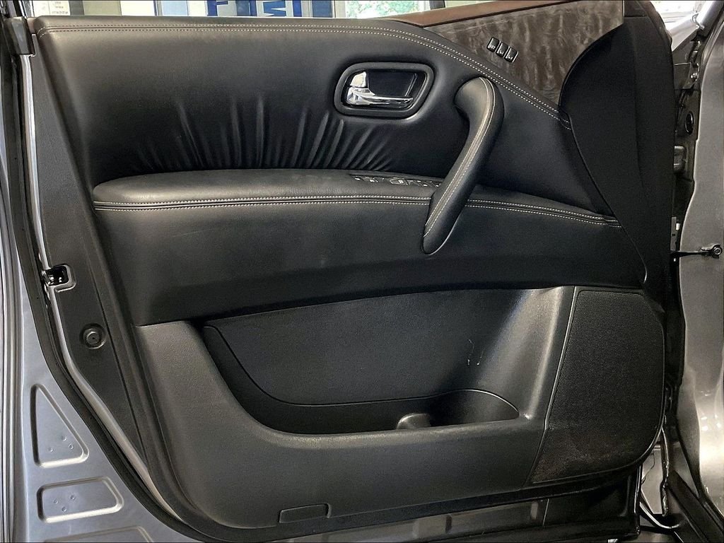 Used 2023 Gray Nissan Platinum image 9