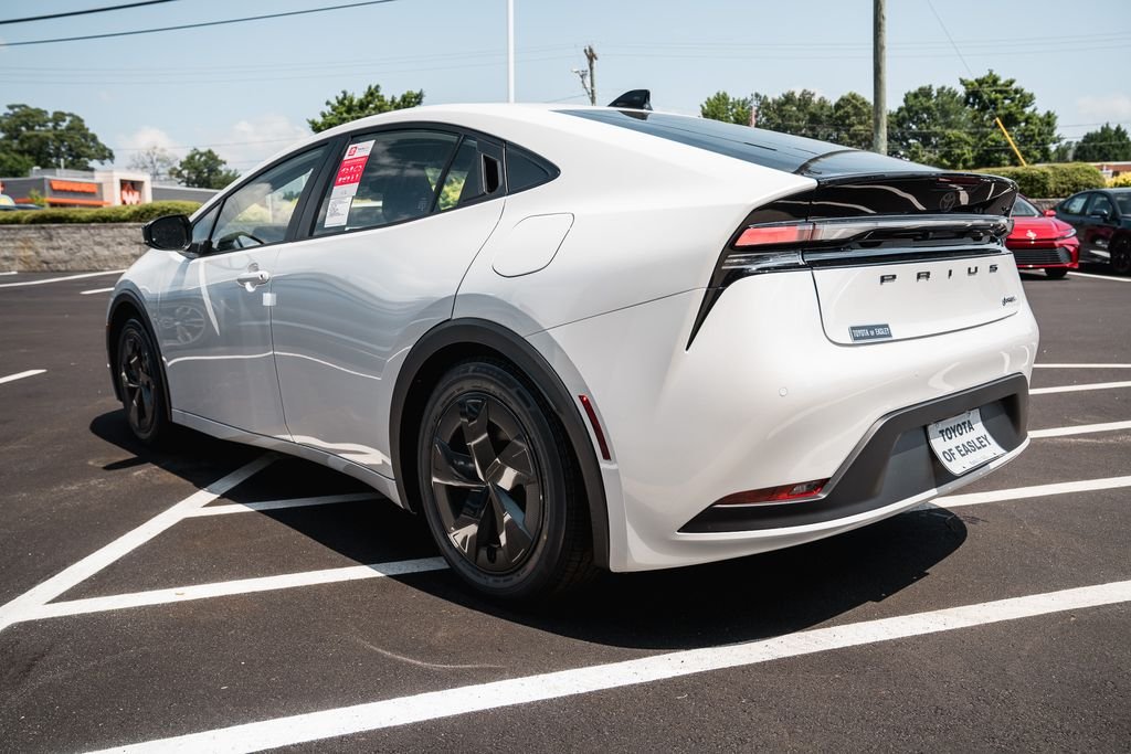 New 2026 Wind Chill Pearl Toyota SE image 5