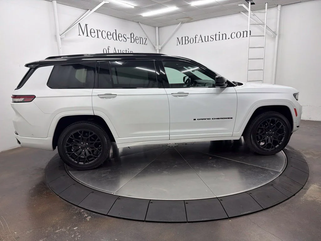 Used 2023 White Jeep Summit image 8