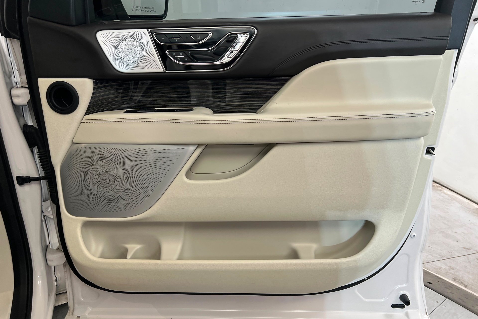 Used 2019 White Lincoln Black Label image 25