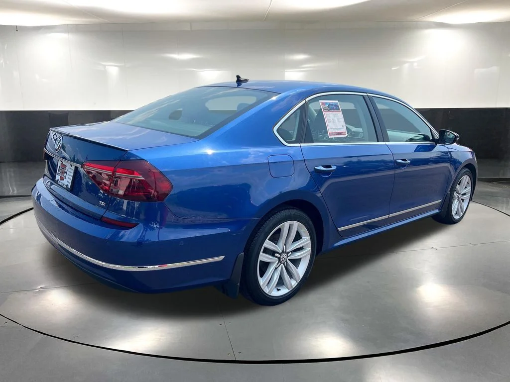 Used 2017 Blue Volkswagen SEL Premium image 5