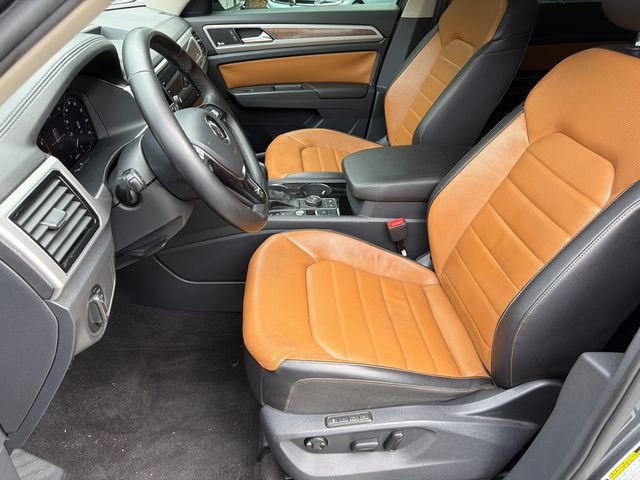 Used 2018 Gray Volkswagen SEL Premium image 9