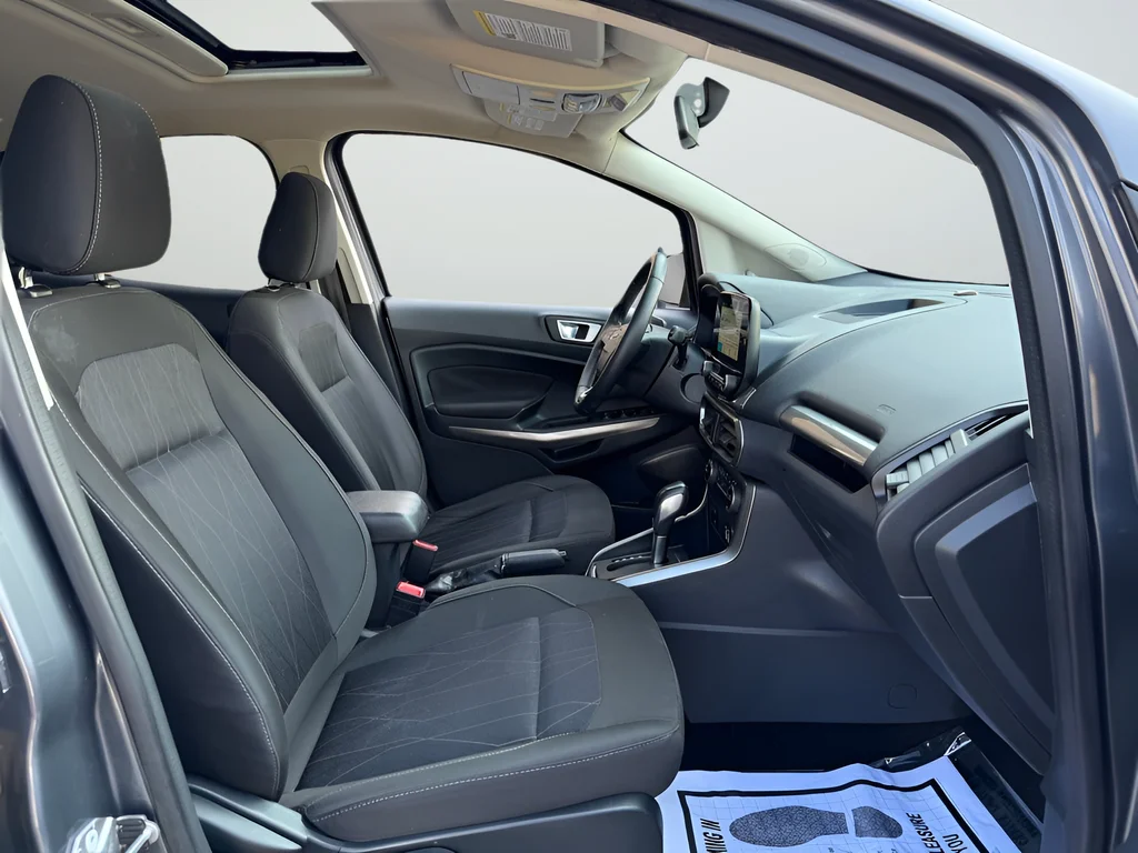Used 2018 Gray Ford SE image 28