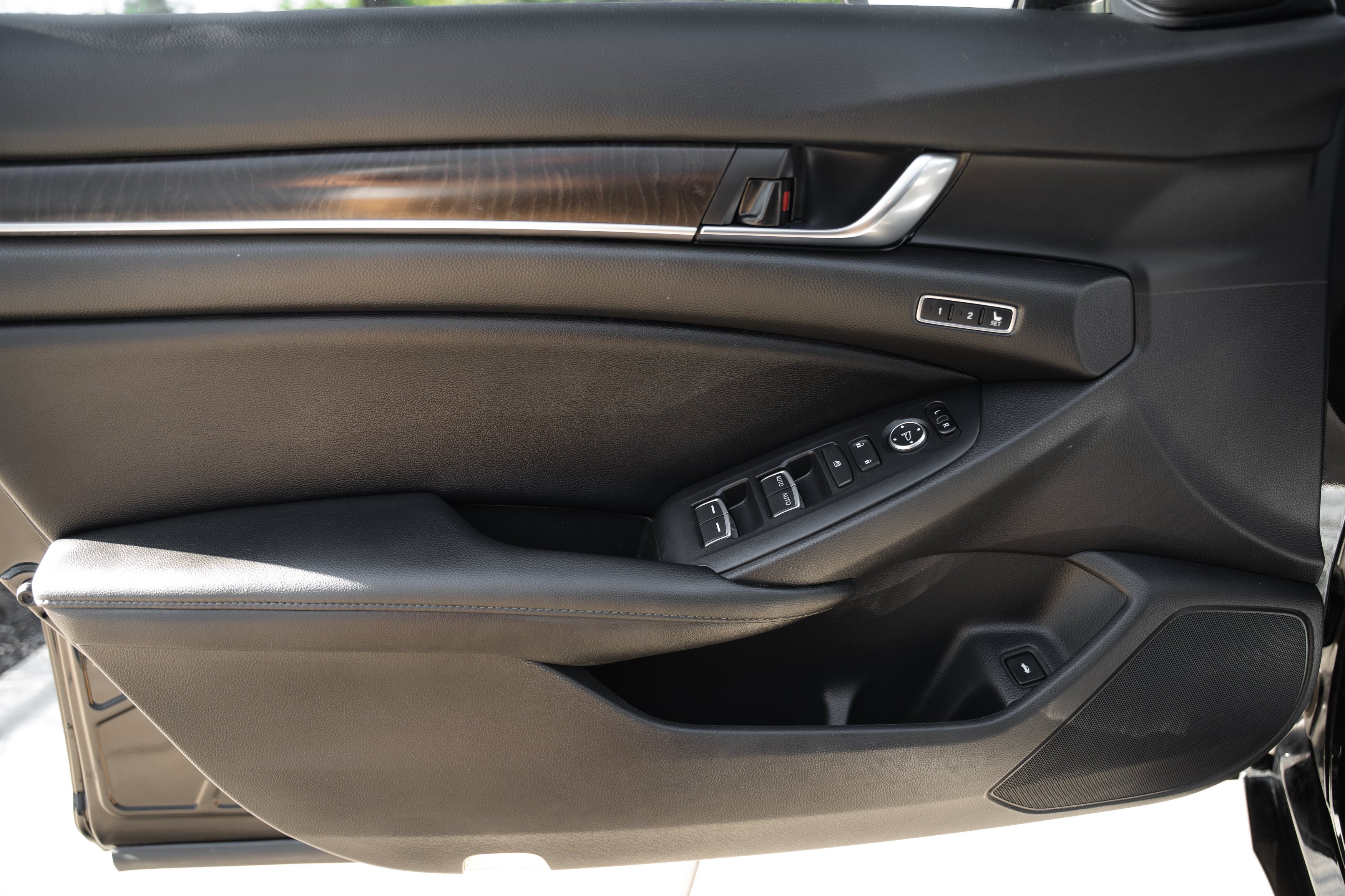 Used 2022 Crystal Black Pearl Honda Touring image 14