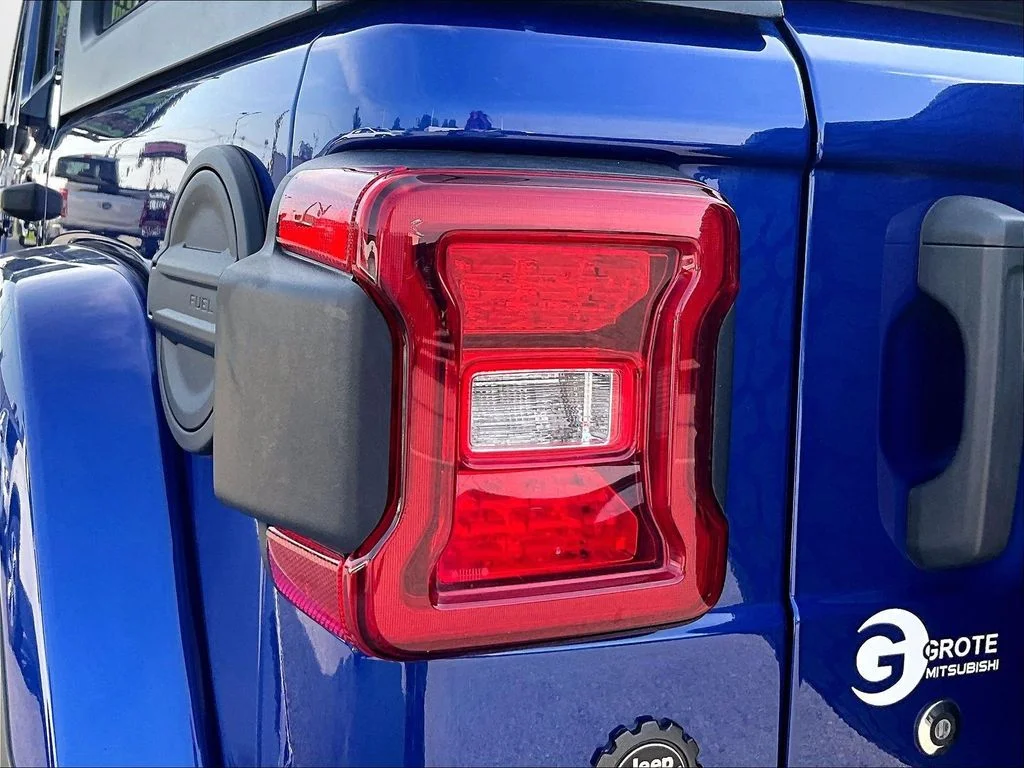 Used 2018 Blue Jeep Unlimited Sahara image 31