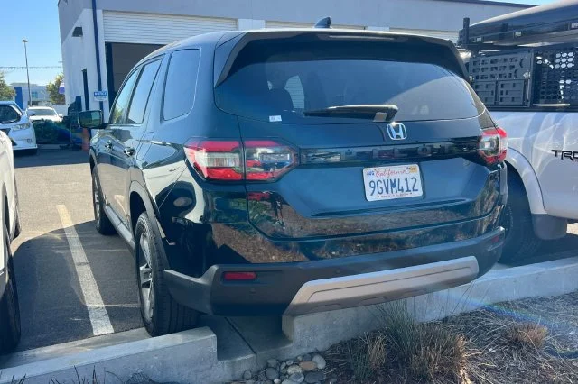 Used 2023  Honda EX-L image 6