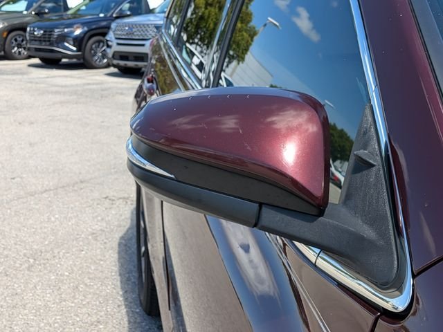 Used 2017 Red Toyota XLE image 12