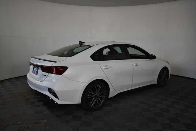 Used 2022 White Kia GT-Line image 11