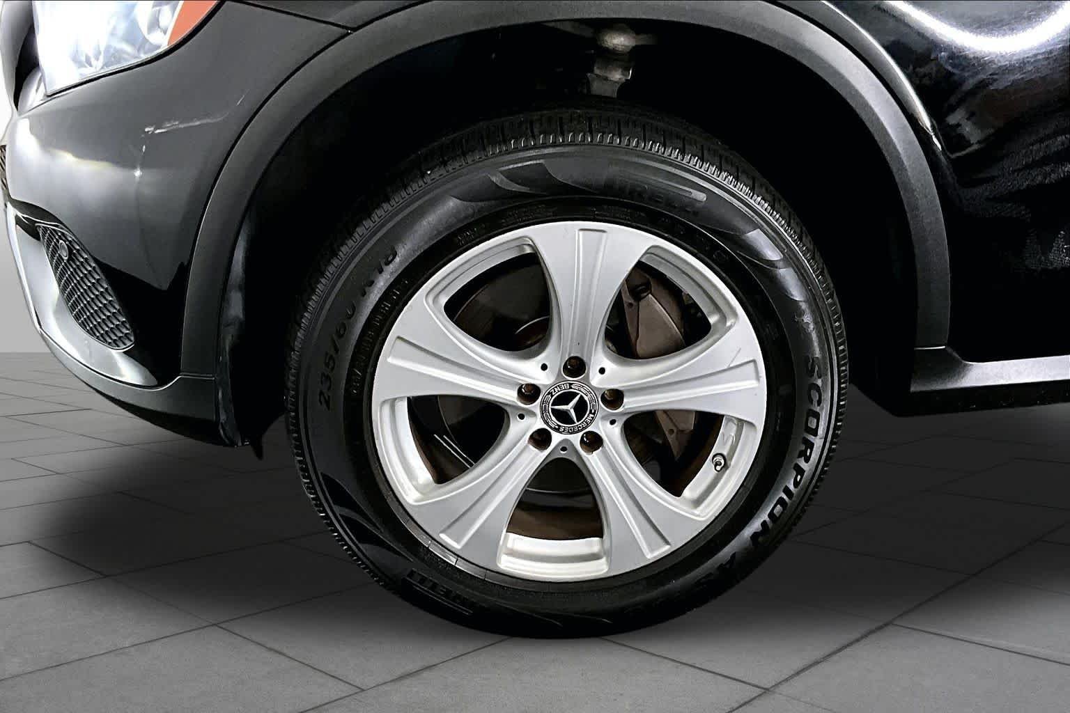Used 2018 Black Mercedes-Benz GLC 300 image 11