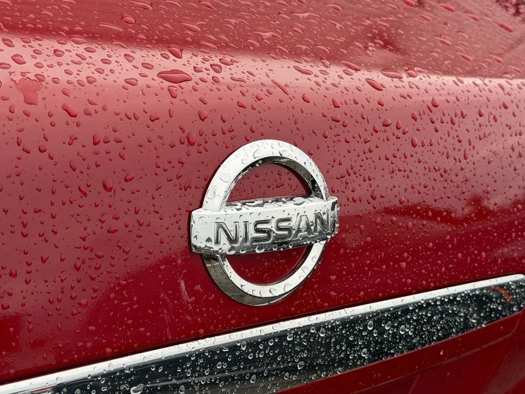 Used 2009 Red Nissan 2.5 S image 15