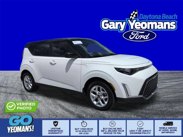 Used 2025 White Kia S image 1