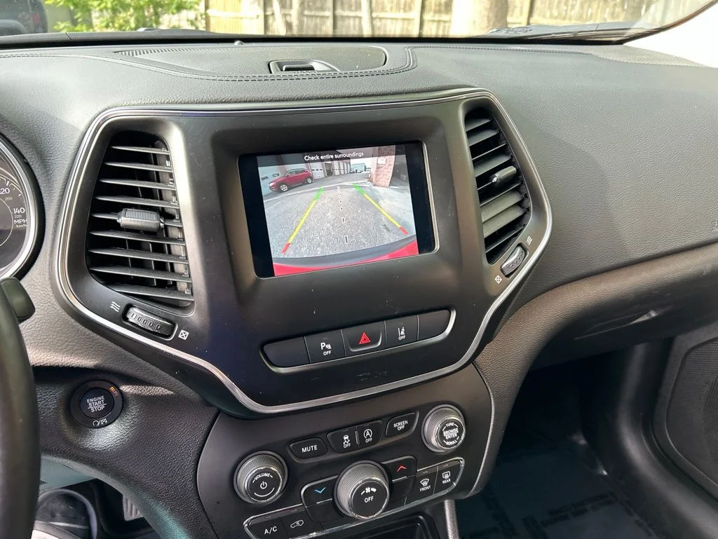 Used 2021 Orange Jeep Altitude image 18