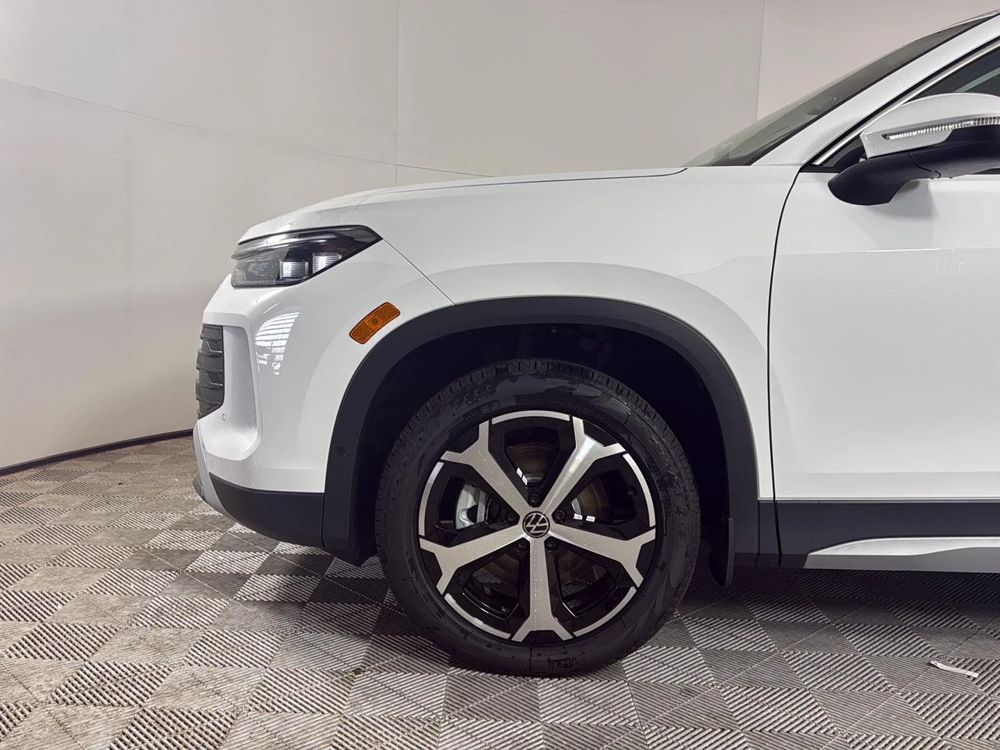 New 2026 Pure White Volkswagen SE image 10