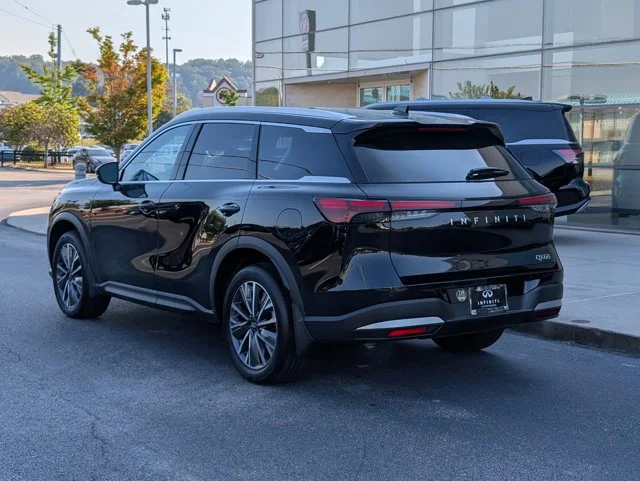 New 2027 MINERAL BLACK INFINITI LUXE image 3