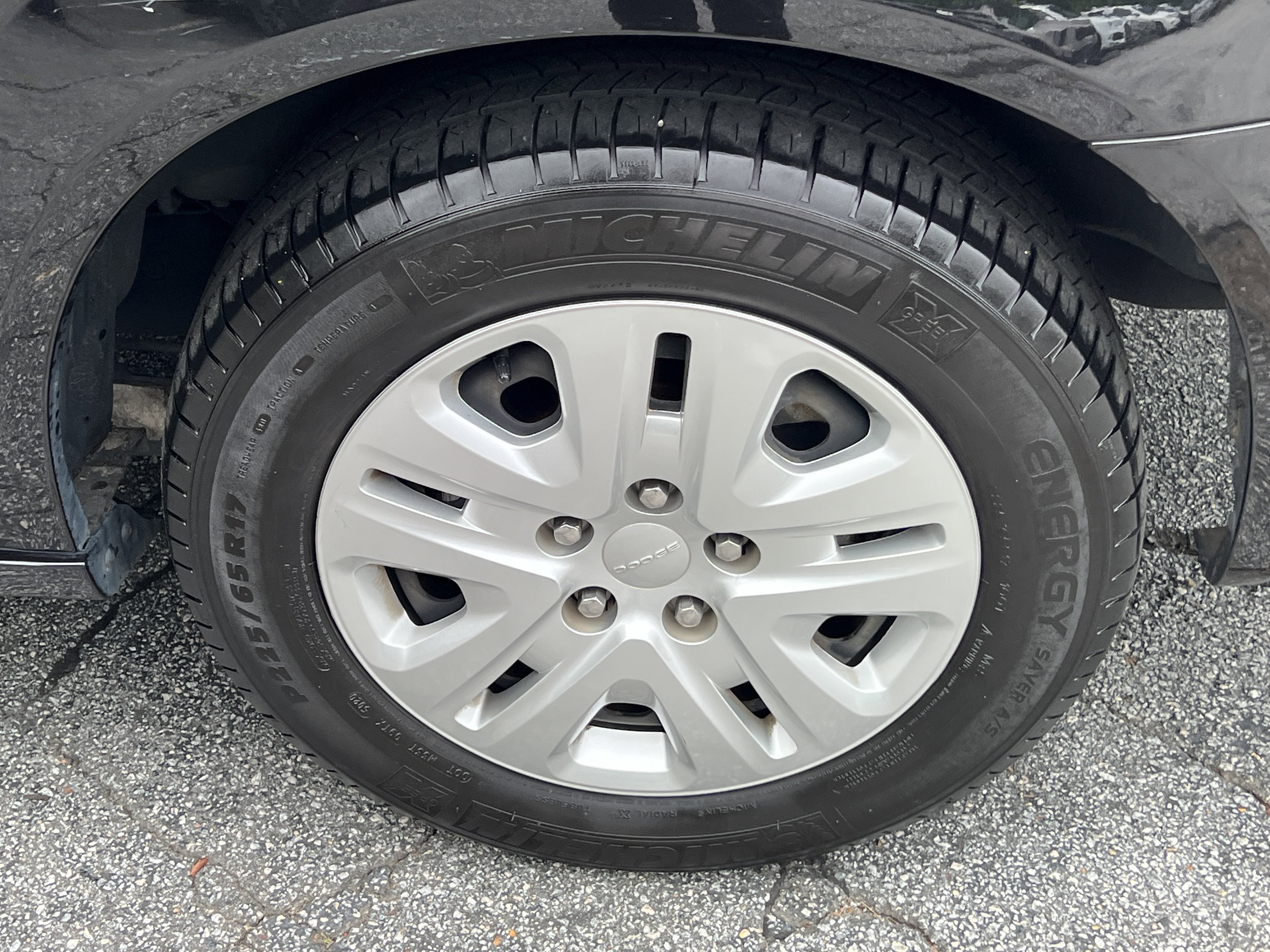 Used 2019 Black Onyx Crystal Pearlcoat Dodge SE image 19