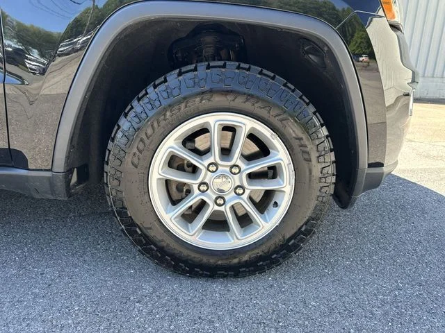 Used 2020 Black Jeep Laredo E image 20