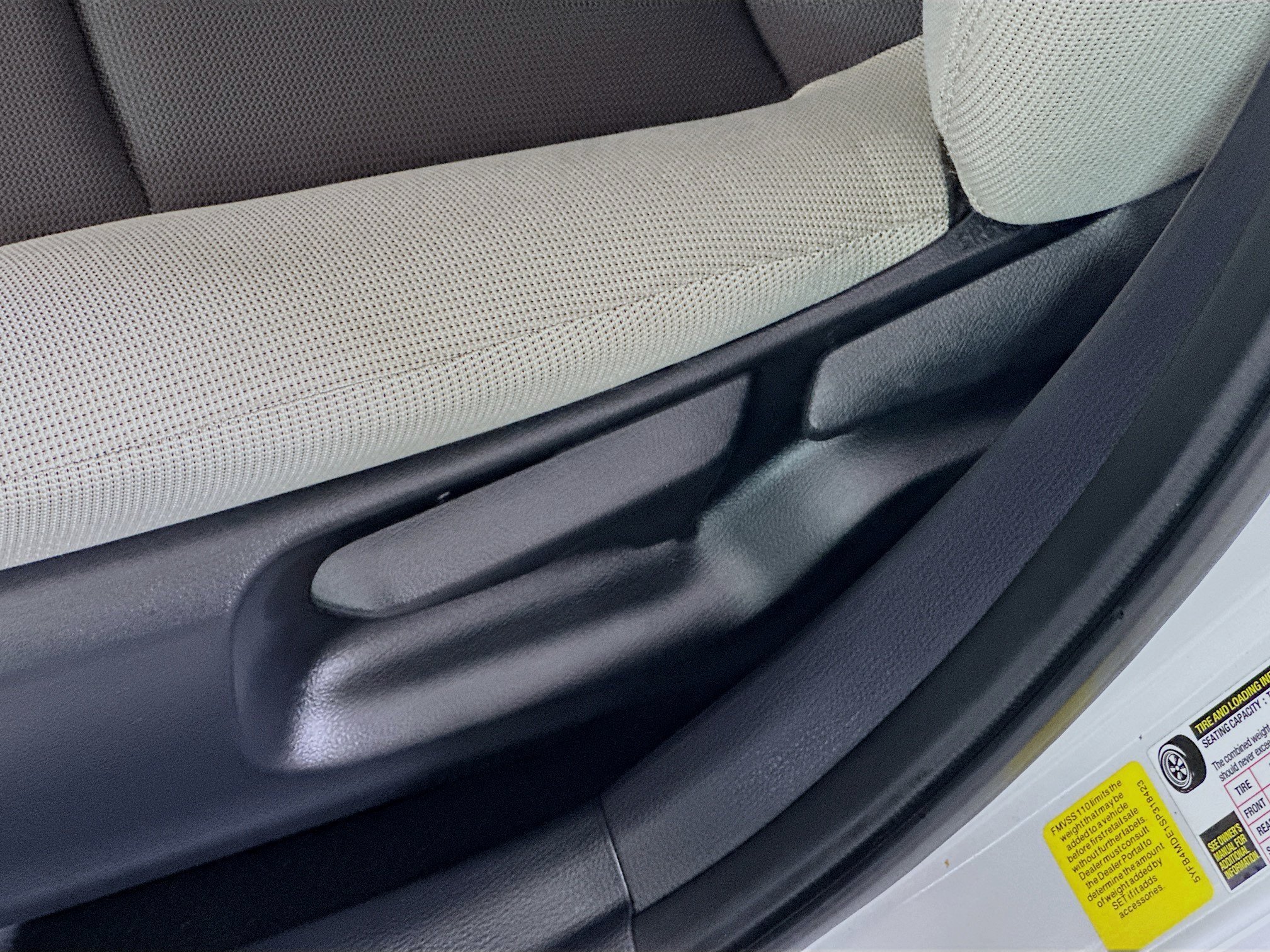 Certified Used 2025 Pearl Toyota LE image 13