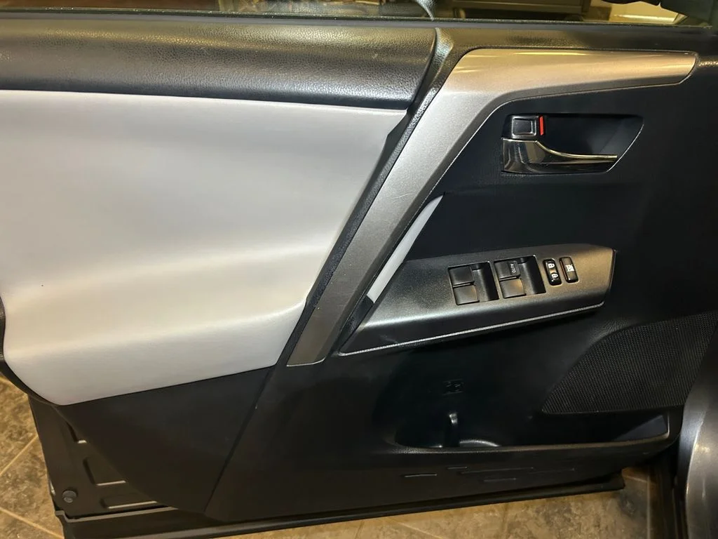 Used 2018 Magnetic Gray Toyota XLE image 22
