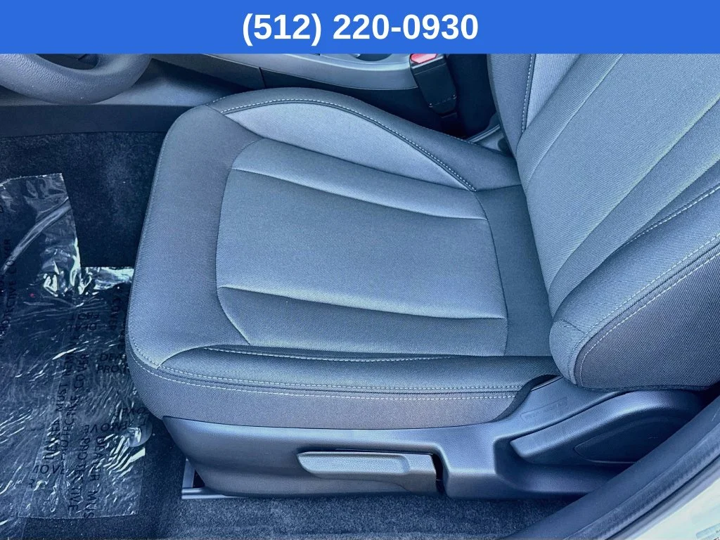 New 2027 CRYSTAL WHITE PEARL Subaru Base image 23