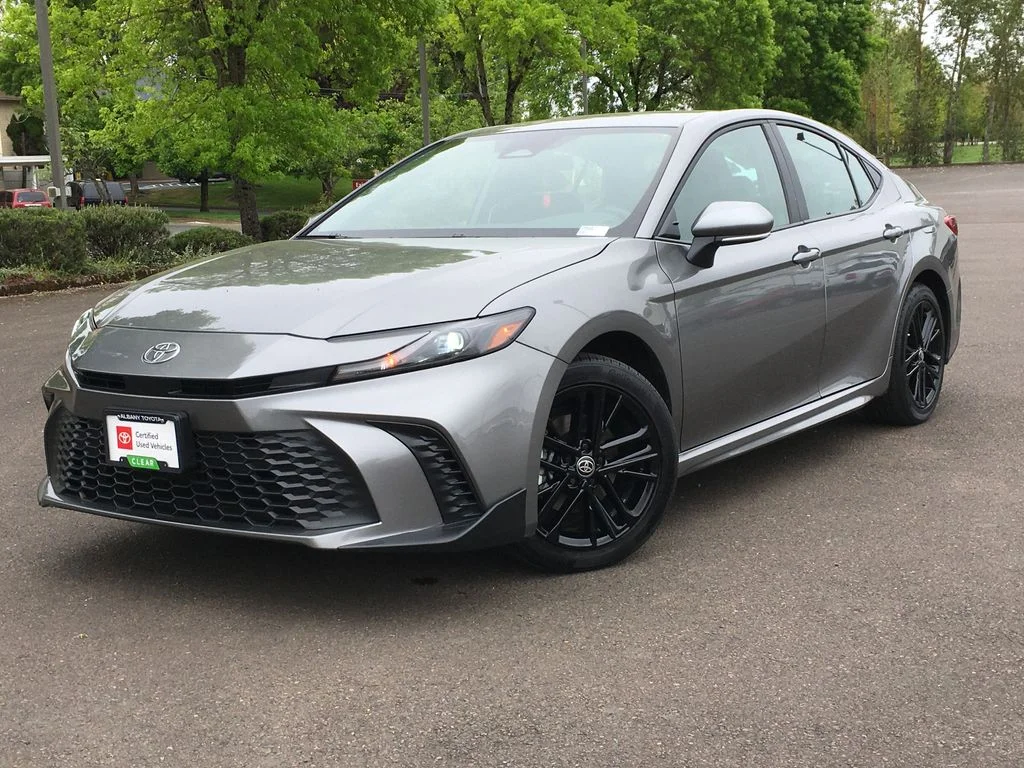 2025 Toyota Camry SE AWD Hybrid's photo