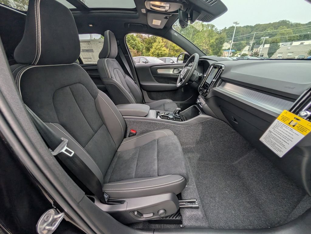 Used 2026 Black Volvo B5 Ultra Black Edition image 3