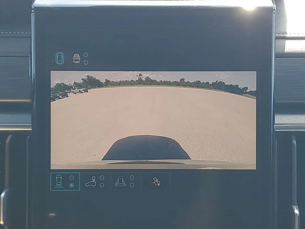 Used 2025 Sterling Metallic GMC Elevation image 17