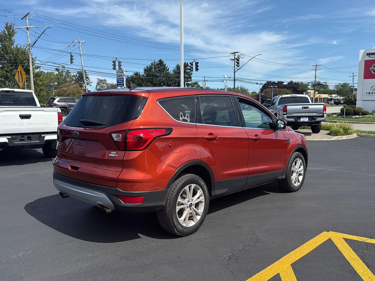 Used 2019 Sedona Orange Ford SE image 3