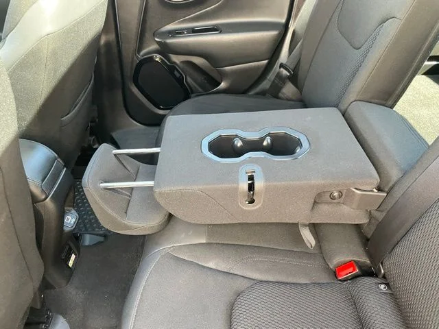 Certified Used 2018 Blue Jeep Latitude image 35