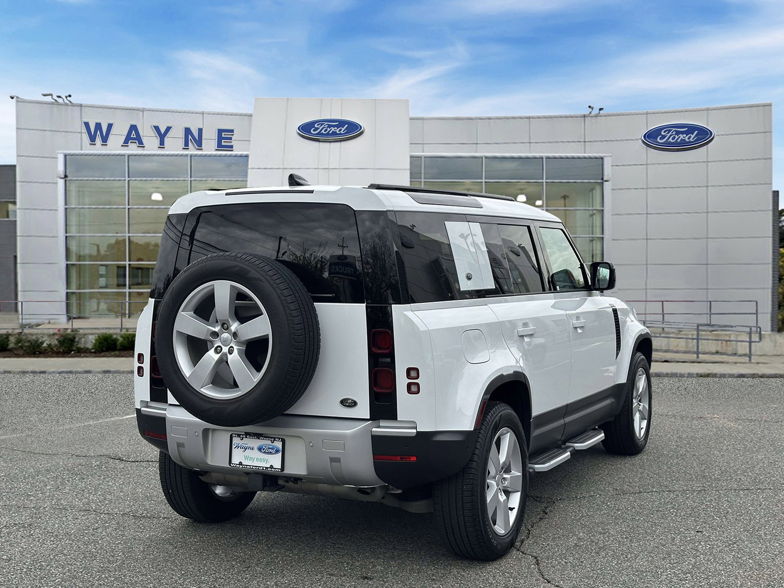 Used 2022  Land Rover SE image 5