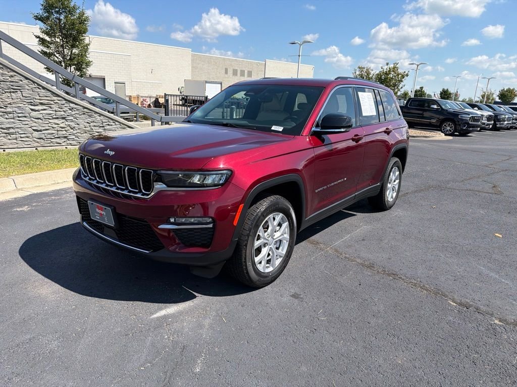Used 2023 Red Jeep Limited image 3