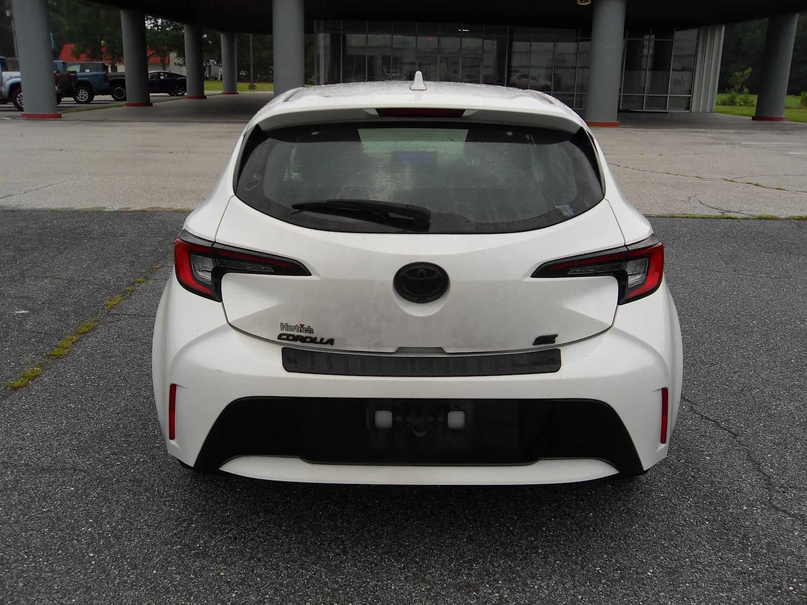 Used 2023 Ice Cap Toyota SE image 4
