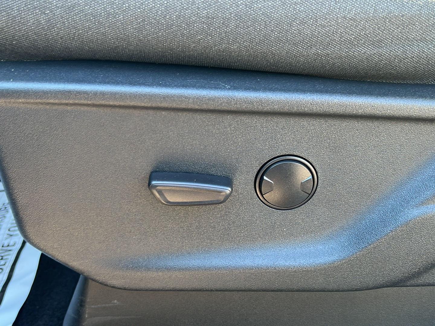 Used 2025 Agate Black Ford XLT image 5