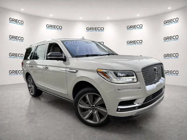 Used 2019 Ceramic Pearl Metallic Lincoln Reserve image 29