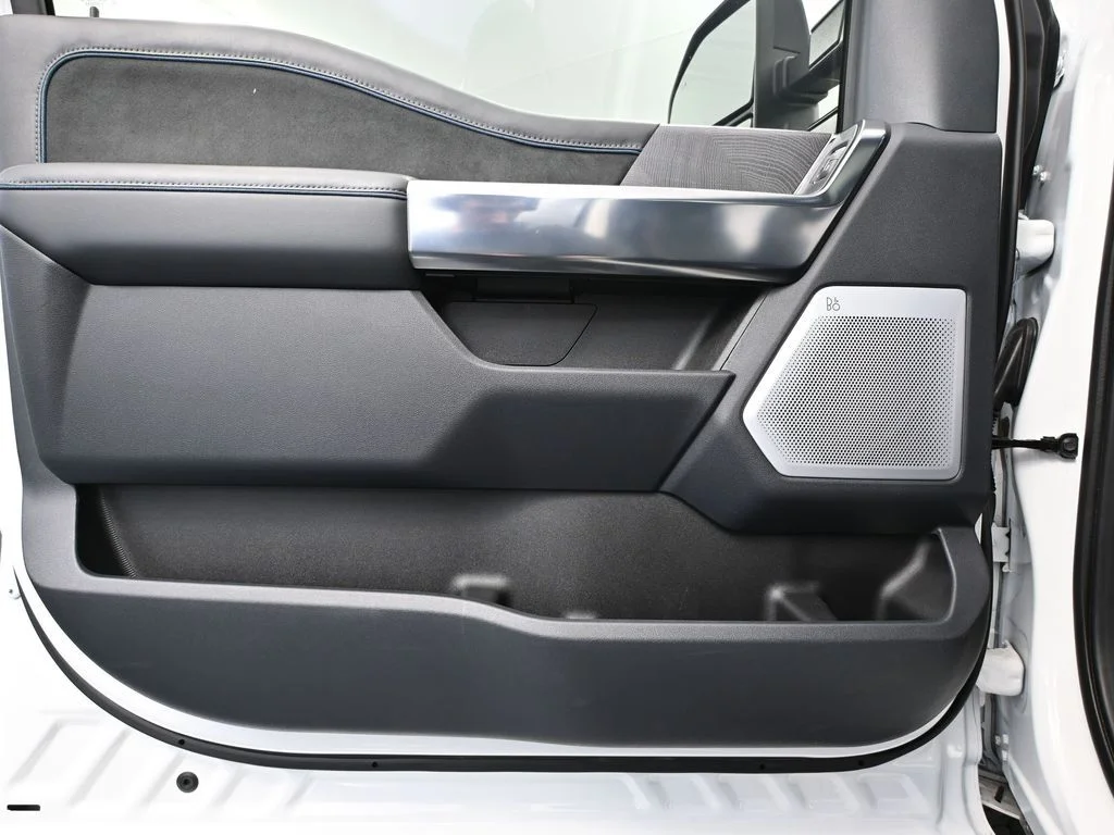 2025 Ford F-250 Super Duty Platinum - Photo 14