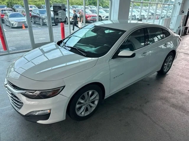 Used 2023 SUMMIT WHITE Chevrolet LT image 3