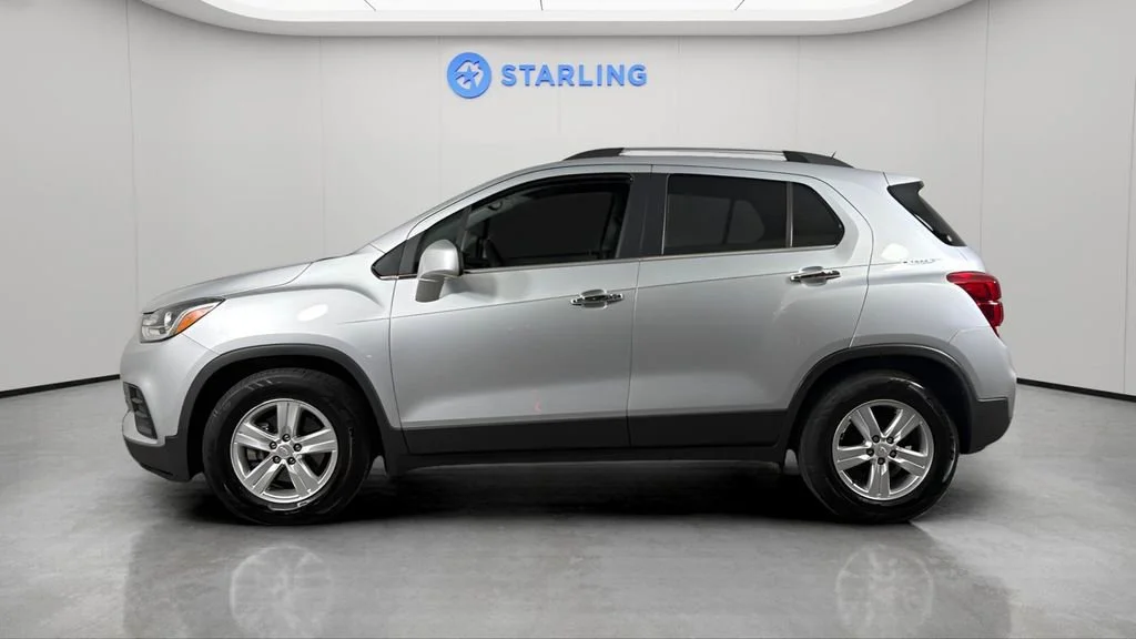 Used 2020 Silver Ice Metallic Chevrolet LT image 4