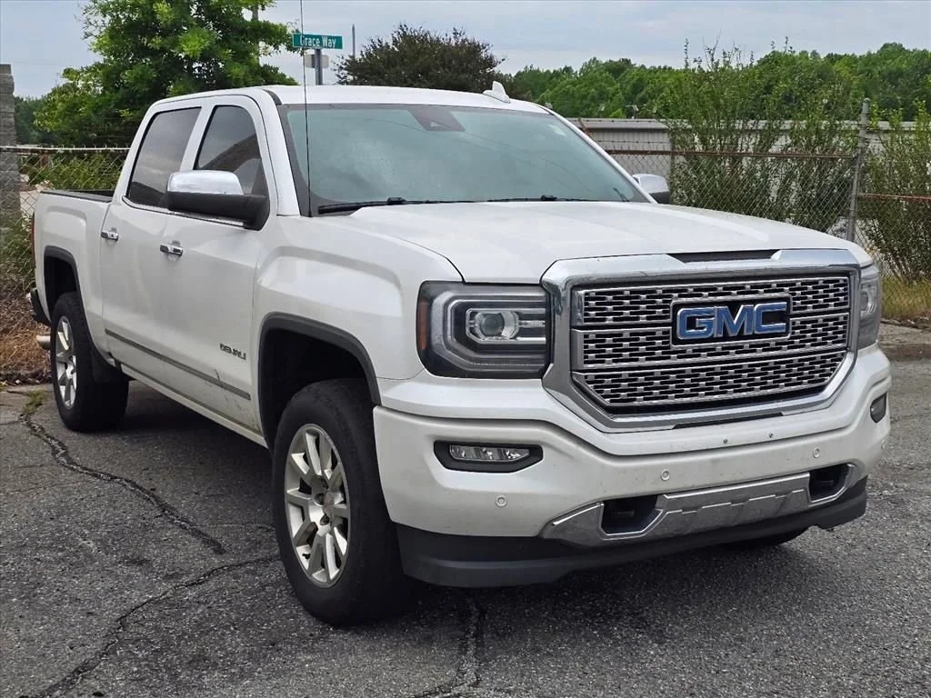 Used 2018 WHITE FROST TRICOAT GMC Denali image 7