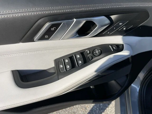 Used 2024 Gray BMW M60i image 13