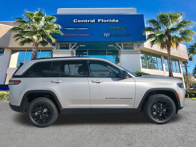 New 2026 Silver Zynith Exterior Paint Jeep Altitude image 3