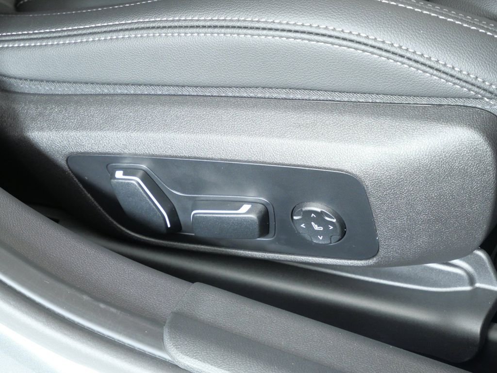 New 2026 Skyscraper Grey Metallic BMW 330i xDrive image 22