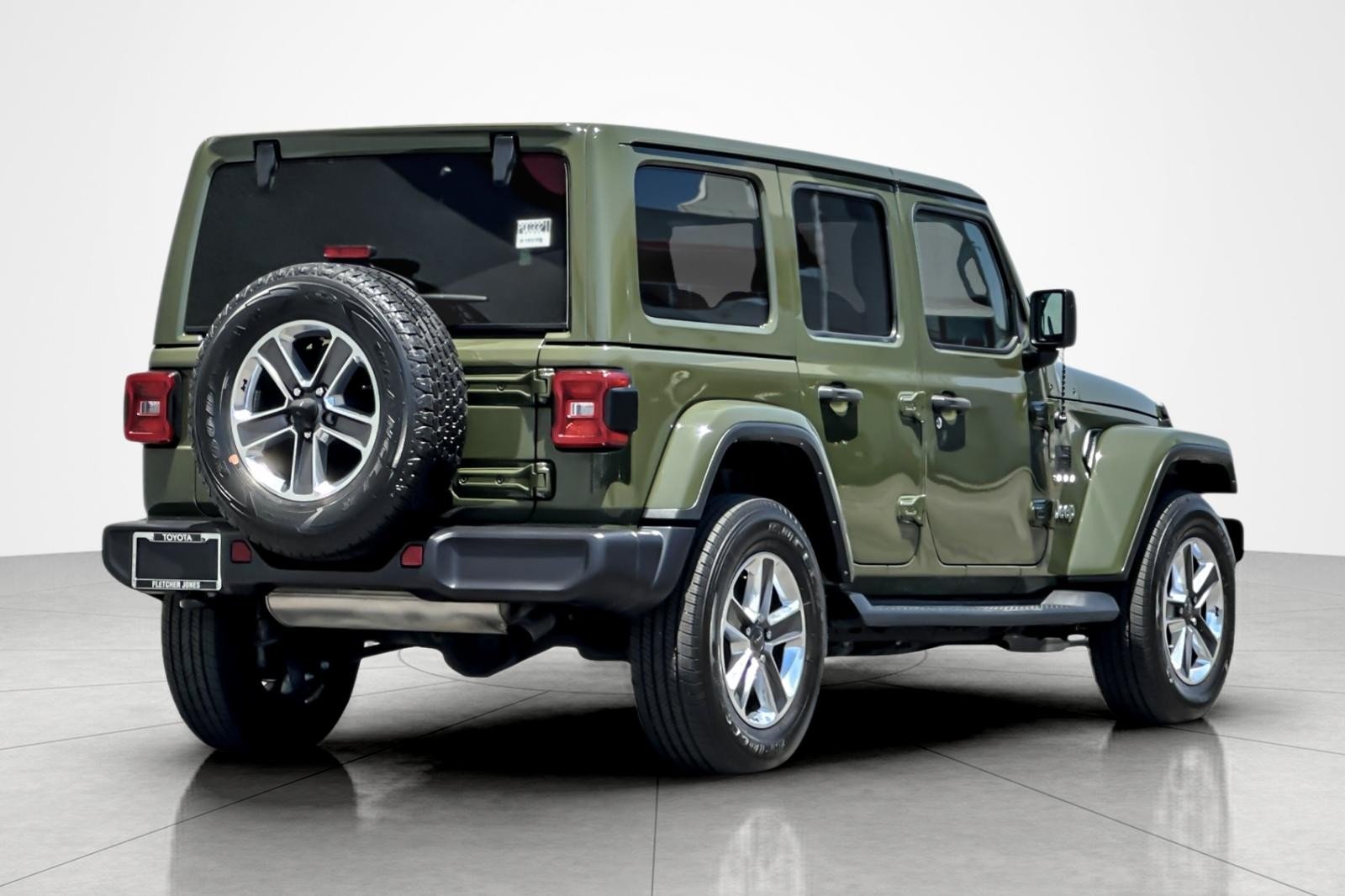 Used 2022 GREEN CLEAR-COAT Jeep Unlimited Sahara image 5
