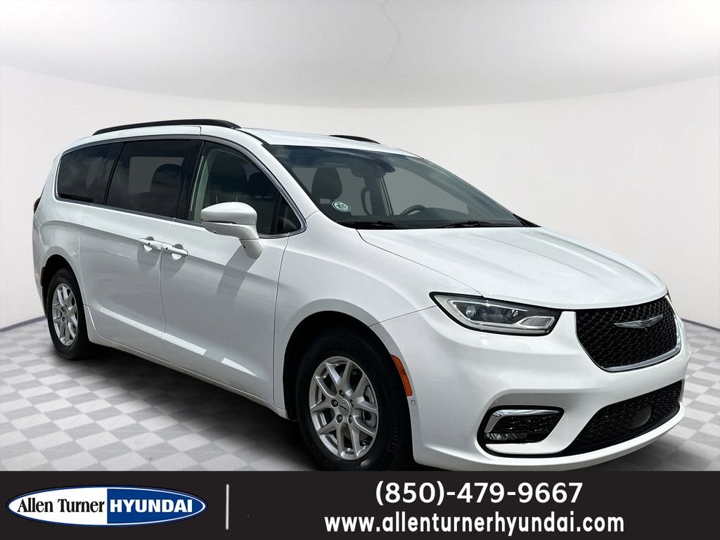 2022 Chrysler Pacifica Touring L's photo