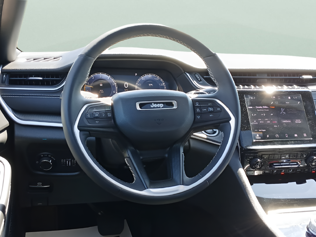 Used 2023 Silver Jeep Altitude X image 11