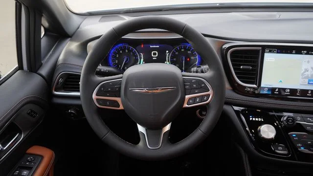 New 2026 Bright White Clear-Coat Exterior Paint Chrysler Pinnacle image 18