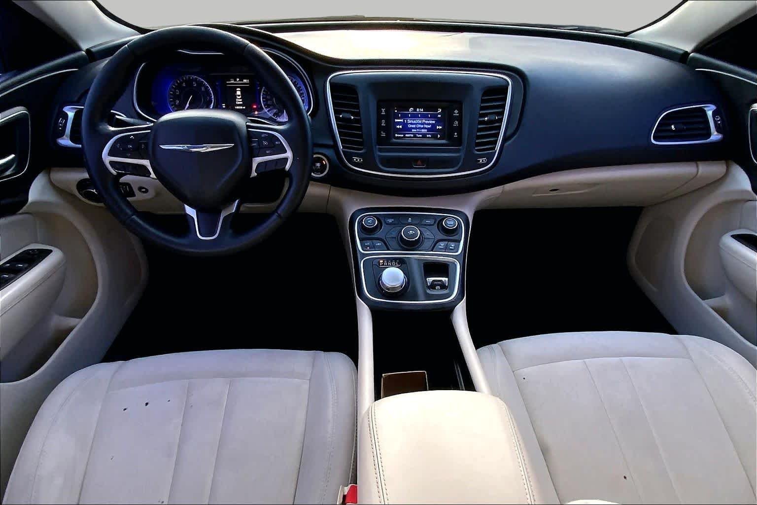Used 2015 Bright White Clearcoat Chrysler Limited image 12