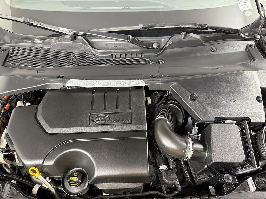 Certified Used 2023 Black Land Rover R-Dynamic SE image 31