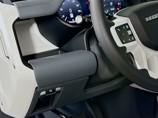 New 2026 Santorini Black Land Rover X-Dynamic SE image 10