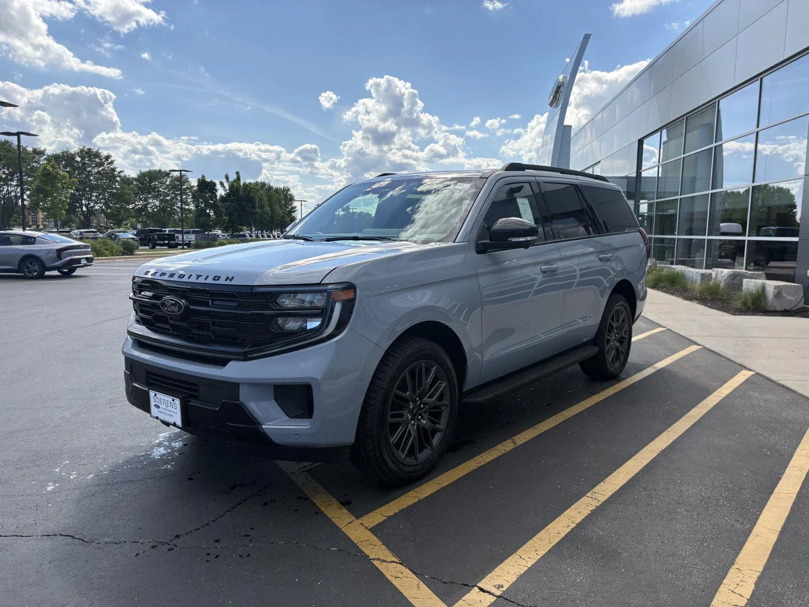 New 2026 Glacier Gray Metallic Tri-Coat Ford Platinum® image 3